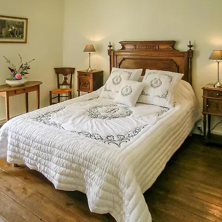 Semesterbostad Logis De Cheneviere Juignac