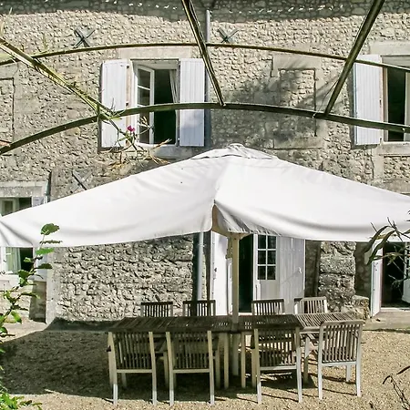 Logis De Cheneviere Dom wakacyjny Juignac